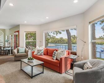 Green River Lodge - Lake Lbj - Burnet - Living room