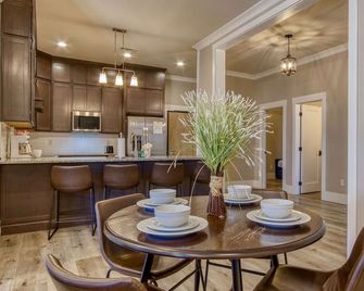 The Historic Central, a New Hotel Collection Property - Sevierville - Dining room