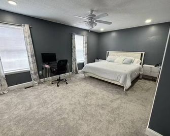 Lux home near Rt 3/MHT/mountain/lake/ocean/Boston - Merrimack - Bedroom