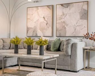 Modern, spacious, comfy! Minutes to Red Rock, Golf, Tivoli Village and the Strip - Las Vegas - Stue