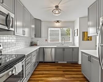 Lamphouse by Basecamp - Canmore - Keuken