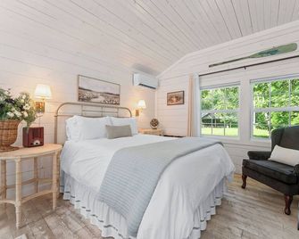 Relaxing Wooded Retreat | Pool Access, Near Dogwood Canyon and Thunder Ridge - Blue Eye - Bedroom