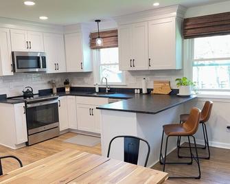 Cozy updated home mins to Keeneland & Lexington. Championship Golf Course Views - Nicholasville - Cocina