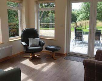 Cottage sleeping 4 in a peaceful rural, riverside location - Lockerbie - Living room