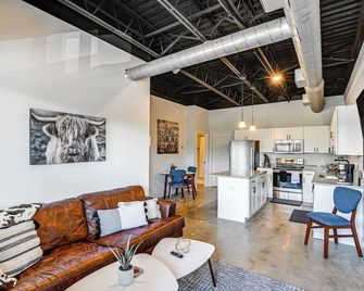 Modern Nashville Condo 5 Mi to Downtown! - Nashville