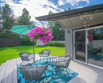 Entire home remodeled & 1 mile to Kenai River & 1/2 block to Peninsula Hospital - Soldotna - Binnenhof