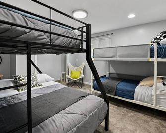 Basement Retreat: Private Entry, Updated, Ski Passes, Sleeps 8, Near Trax Station, 3 Tvs! - Sandy - Bedroom