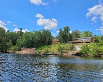 2 bedroom Guest Suite on the water - Kenora - Outdoors view