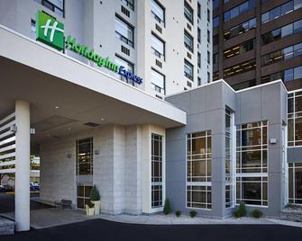 Holiday Inn Express Windsor Waterfront - Windsor - Building