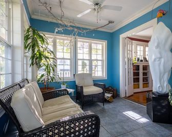 Chestnut Inn - Niagara Falls - Sala de estar