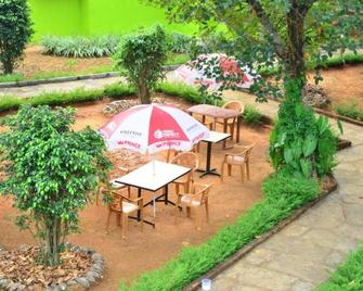 Staymaker Sunnys Serenity Resort - Gokarna - Patio