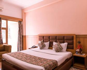 Hotel Buddha - Varanasi - Bedroom