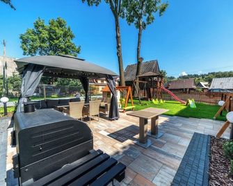 Pokoje Pod Tatrami & Apartament Biały Dunajec - Zakopane - Binnenhof