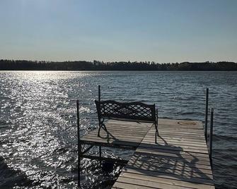 Lakeshore family cabin retreat - Moose Lake