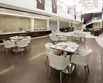 Grand Lily Hotel Suites - Hofuf - Restaurant