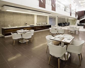 Grand Lily Hotel Suites - Hofuf - Restaurant