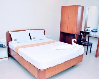 Hotel Raams Park - Tiruchirappalli - Bedroom
