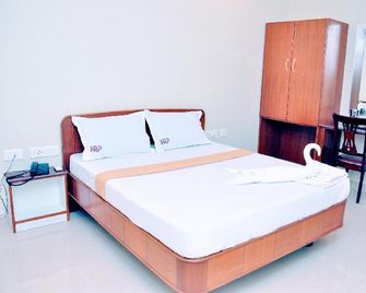 Hotel Raams Park - Tiruchirappalli - Bedroom
