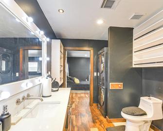 Modern Oasis w/ Outdoor Lounge in Houston! - Houston