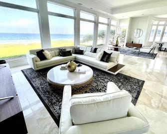 Direct Oceanfront contemporary masterpiece - Highland Beach - Living room
