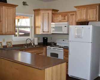 Located on Cow Shoals on the famous Little Red River, Cabin at Cow Shoals - Heber Springs - Kitchen