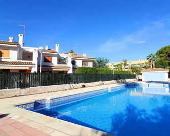 Global Vacacional, Adosado en la playa con piscina - Sagunto - Piscina