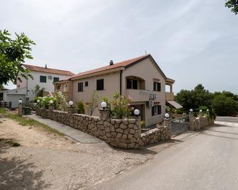 Apartments by the sea Tribanj Sibuljina, Paklenica - 17818 - Šibuljina - Edificio