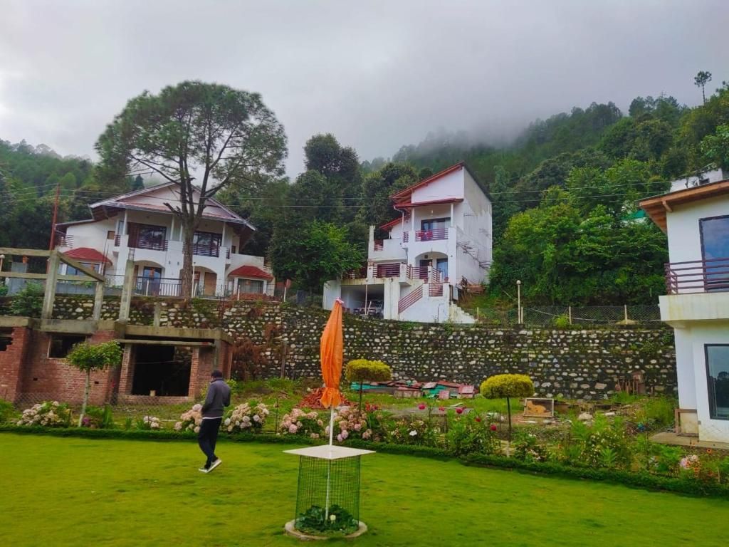 Just Naturals Wellness Resort Nainital - נאיניטל