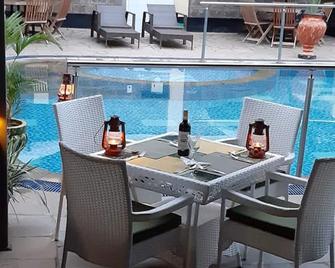 Kitui Villa - Kitui - Piscina