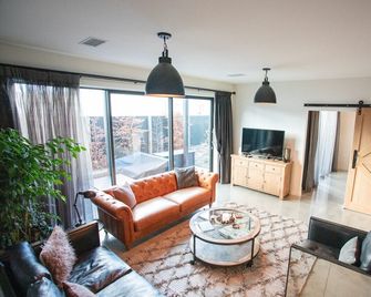Black Stilt Retreat, Stunning Luxury Property - Twizel - Sala de estar