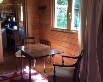 Tranquil Cabin Retreat near Wells - Wells - Dining room