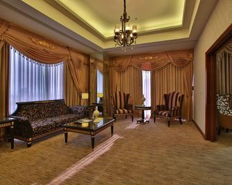 فندق لوكسنت - مانيلا - غرفة معيشة