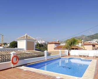 Apartamentos Hc Burriana Playa - Nerja - Pool