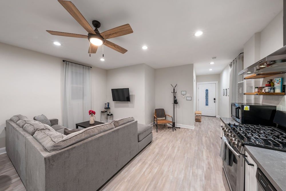 Relax At A Charming West Oakland Victorian - אוקלנד - סלון