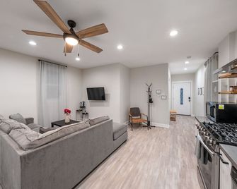 Relax At A Charming West Oakland Victorian - Oakland - Sala de estar