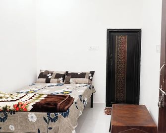 Shri Krishna Residency - Mathura - Camera da letto