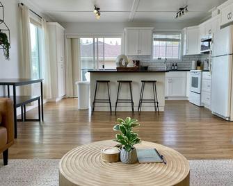 Spacious 4-BR Home near Jasper! - Hinton - Cocina