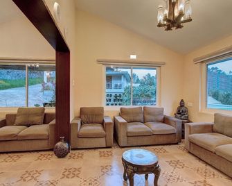 Capital O 25090 Nivata Springdale - Kodaikanal - Sala de estar