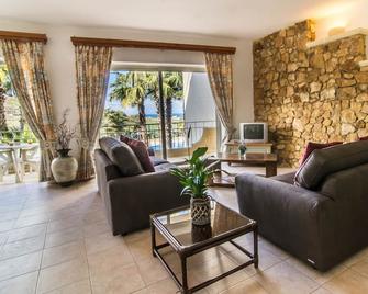 Ta Frenc Apartments - Għasri - Вітальня