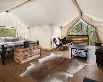 Under Canvas Mount Rushmore - Keystone - Bedroom
