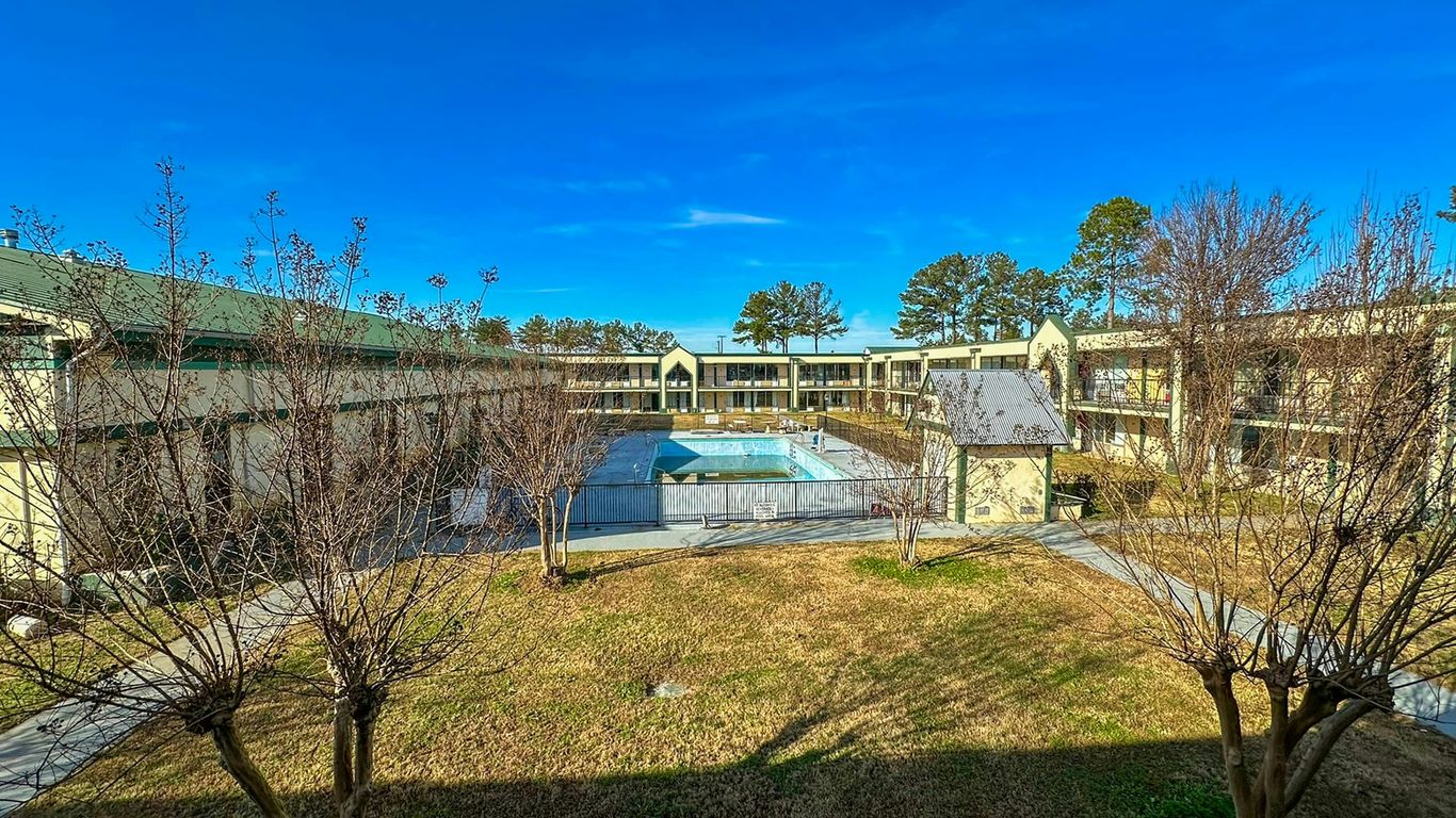 Super Inn & Suites By OYO Milledgeville