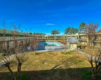 Super Inn & Suites By OYO Milledgeville - Milledgeville - Building