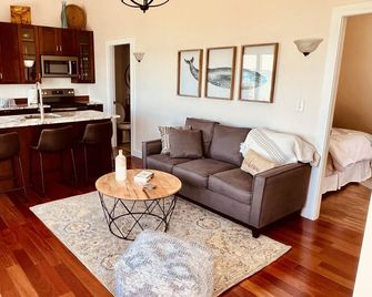 Ocean Sunsets and More! See Beautiful Johnson's Bay - Lubec - Living room