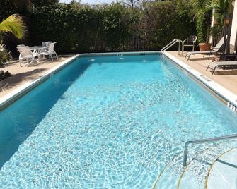 Palm Breeze Hotel - Lake Worth - Piscine