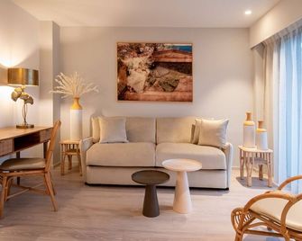 Résidence Hôtelière Chambord au coeur de Menton - entièrement rénovée - Menton - Salon