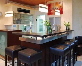 Adam Hotel - Giesen - Giesen - Bar
