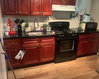 Beautiful spacious 1 Bedroom with lots of space - Brooklyn - Kitchen