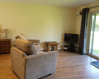 Studio Cottage in Lincolnshire, The Chicken Coop, close to Cleethorpes Beach - Grimsby - Living room