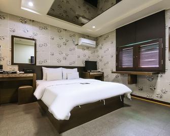 Sangju Top - Sangju - Bedroom