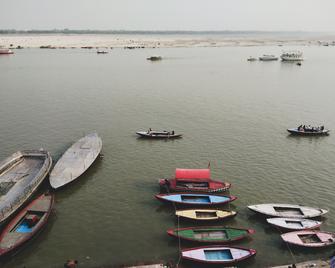 Dwivedi Hotels Palace On Steps - ורנאסי - מרפסת